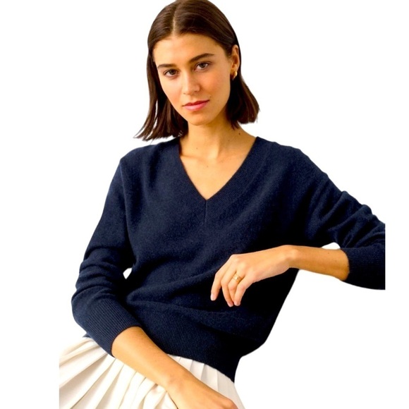 White + Warren Sweaters - white + warren relaxed yet polished navy blue cashmere v-neck stylish sweater